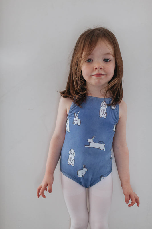 "Petit Lapin" v-back leo, sleeveless