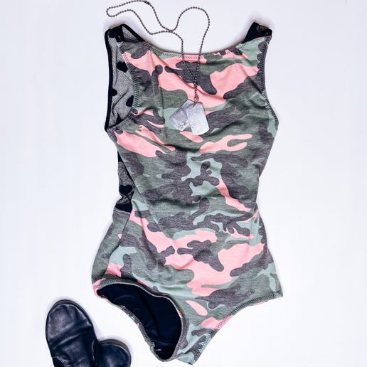 'can can camo' v-back leo with 'sheer black hearts' colour