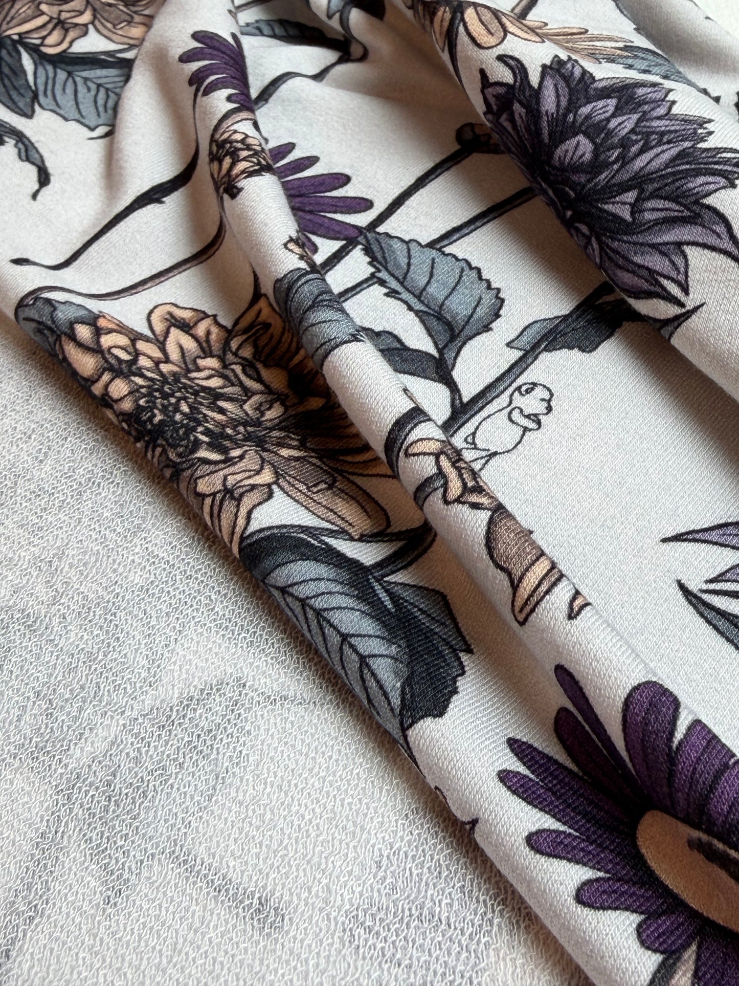 "Daisies & Dahlias" bamboo v-back leo, sleeveless